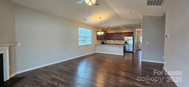 Foto del edificio - 6828 Pennyroyal Wy