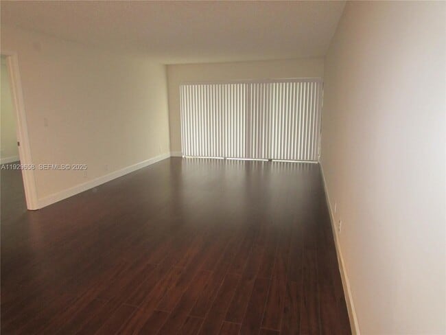 Building Photo - 200 Lakeview Dr