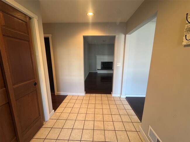 Building Photo - 41 Kenilworth Rd