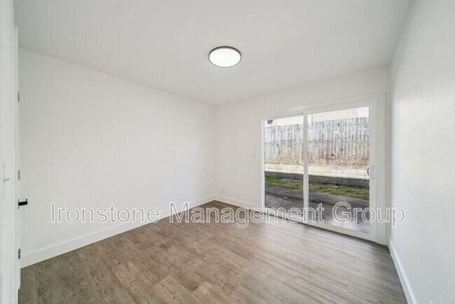 Foto del edificio - 3169 E 49th St