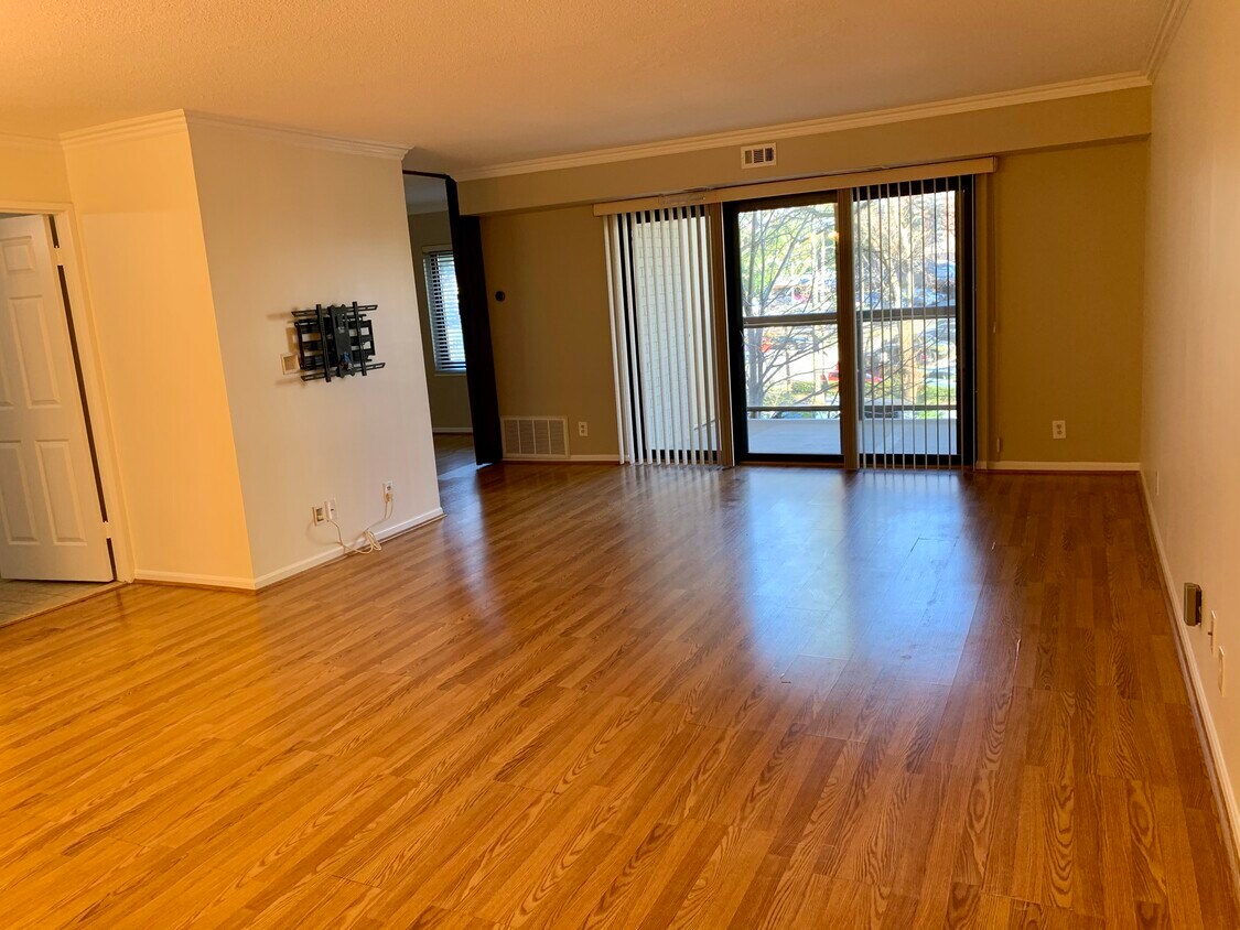 309 Yoakum Pky Unit 202, Alexandria, VA 22304 Condo for Rent in