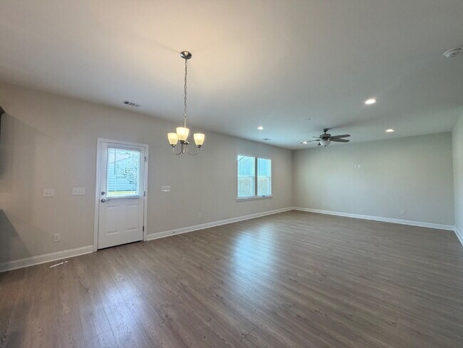 Foto del edificio - Move In Ready Home in Malind Bluff!