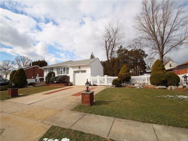 Building Photo - 135 N Queens Ave