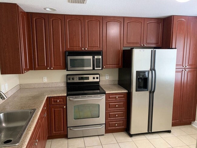 Foto del edificio - Beautiful Townhouse Style Apartment availa...