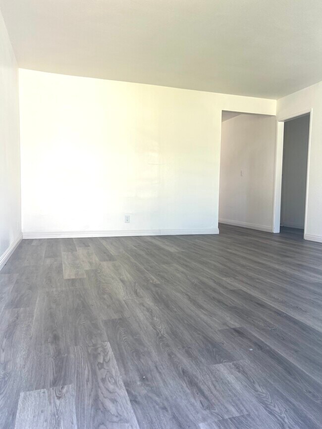 Building Photo - 5125 Bandera St