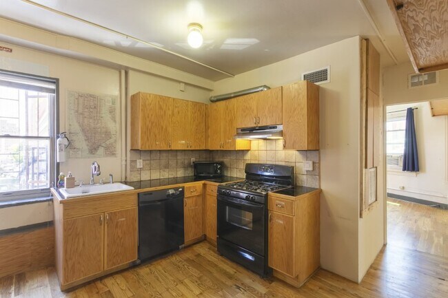 Foto del edificio - 126 Newark Ave
