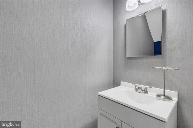 Foto del edificio - 5916 Mayflower Ct