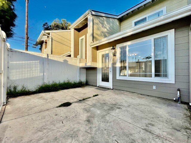 Foto del edificio - 1798 Pomona Ave