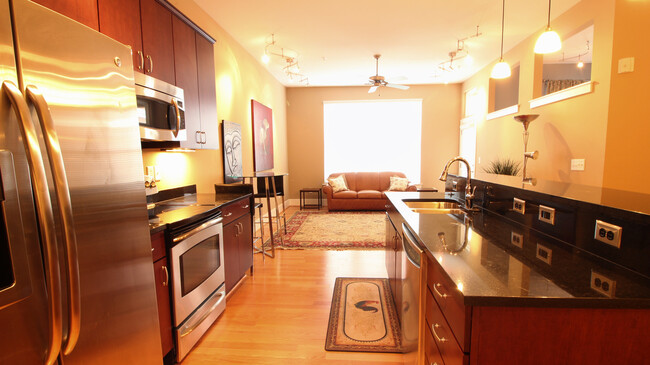 Foto del edificio - Awesome 1 Bedroom with extra storage inclu...