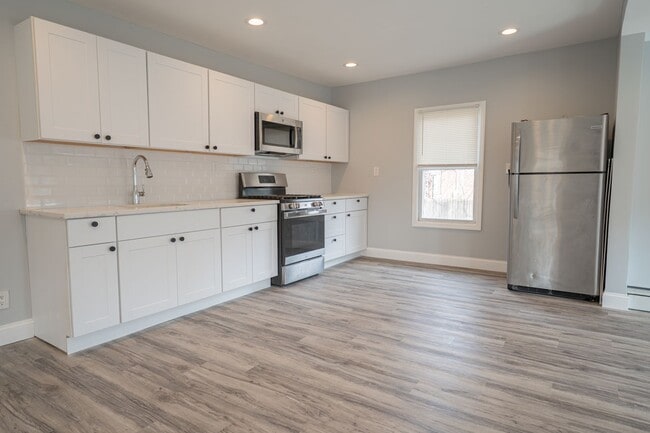 Building Photo - 12 Union Ave