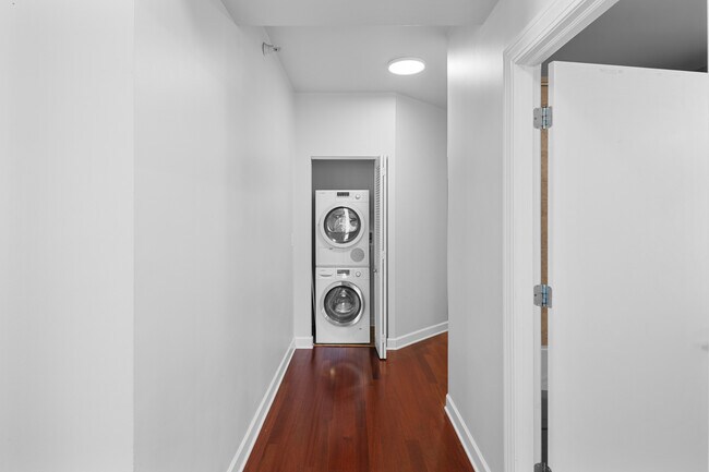 Foto del edificio - 451 W Huron St