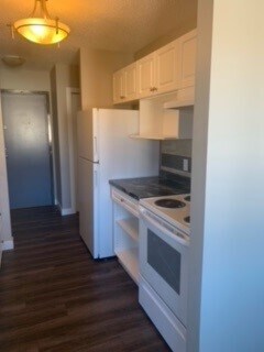 Photo du bâtiment - 8111-8196 StreetBlock A - 304