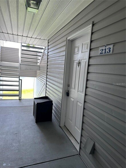 Foto del edificio - 2533 Grassy Point Dr