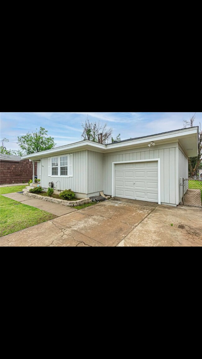 Building Photo - 1434 Chestnut Dr