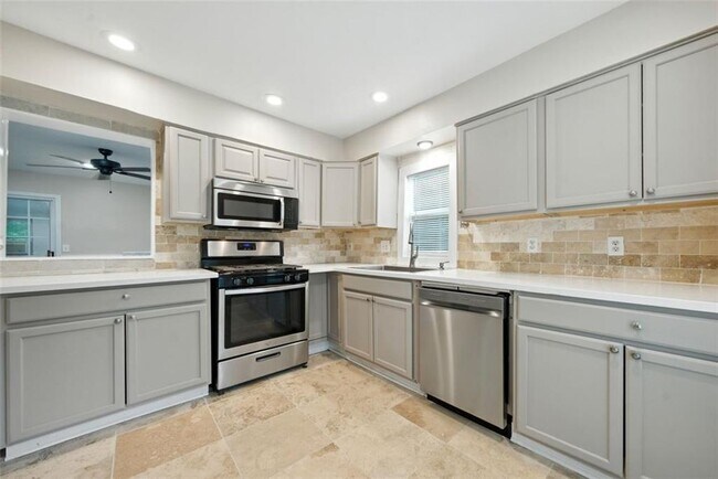 Foto del edificio - 4445 Aspen Woods Ct