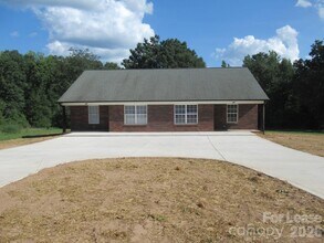 Building Photo - 822 Horseshoe Lake Rd