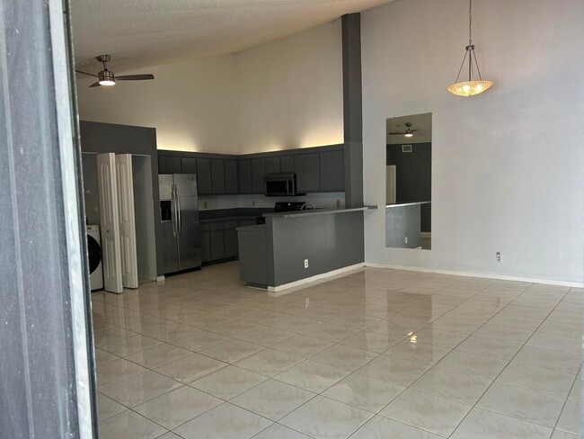 Building Photo - 4393 Woodstock Dr
