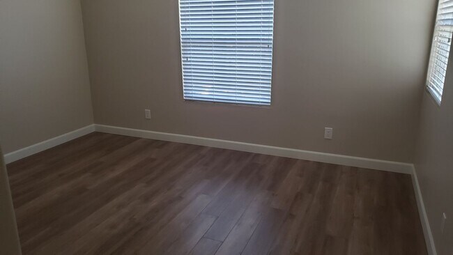 Building Photo - 3 Weathersfield