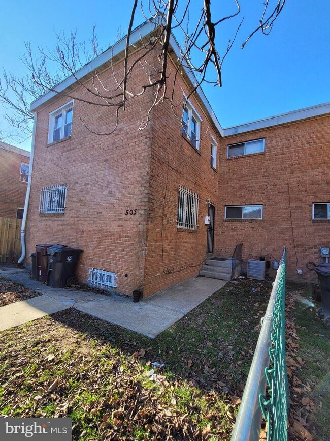 Building Photo - 503 N Spruce St