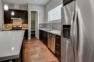 Building Photo - 607 Sydnor St