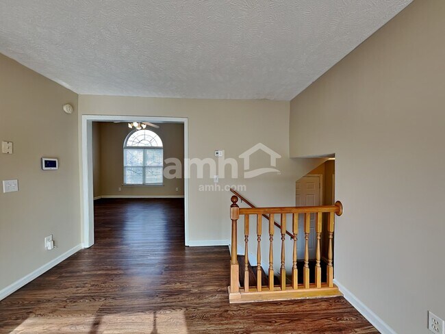 Foto del edificio - 884 Pin Oak Dr