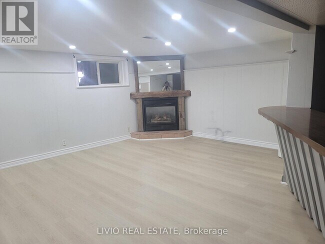 Building Photo - 22 Northampton Dr