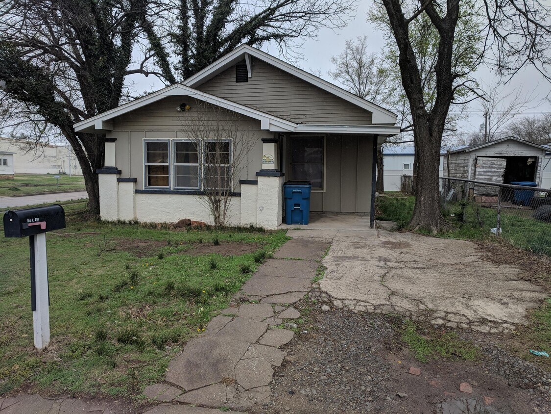 Primary Photo - 304 E 2nd St