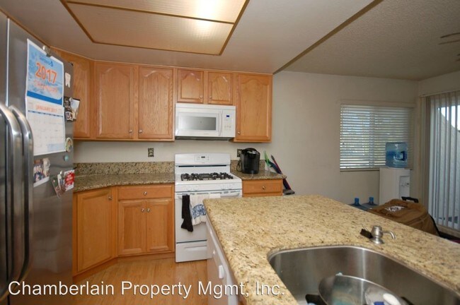 Building Photo - 383 N Melrose Dr