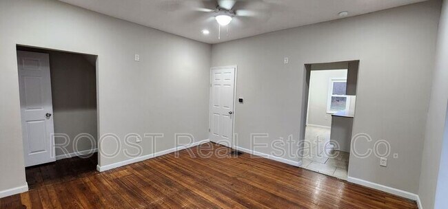 Foto del edificio - 726 Broadway St