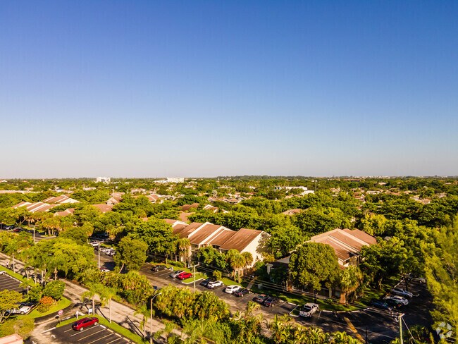 Foto del edificio - Summerbreeze Condominium