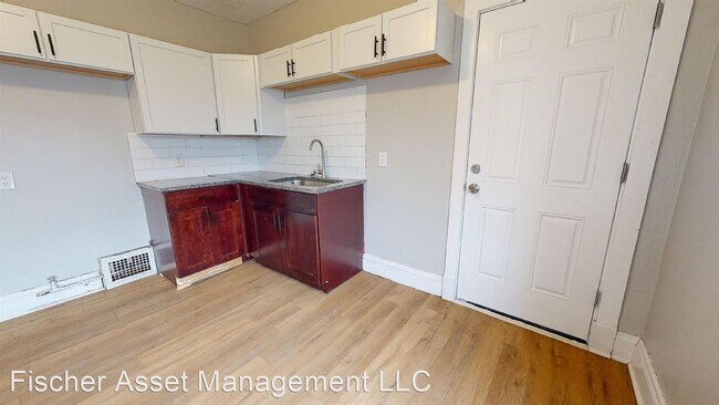 Building Photo - 3 br, 1 bath Apartment - 3213 Louisiana Av...