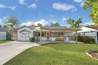 Building Photo - 7223 Lakewood Dr