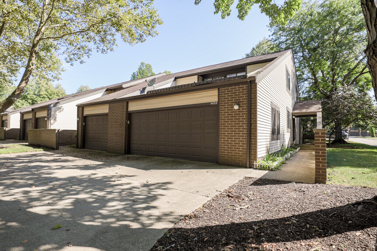 Primary Photo - 4452 Habersham Ln N