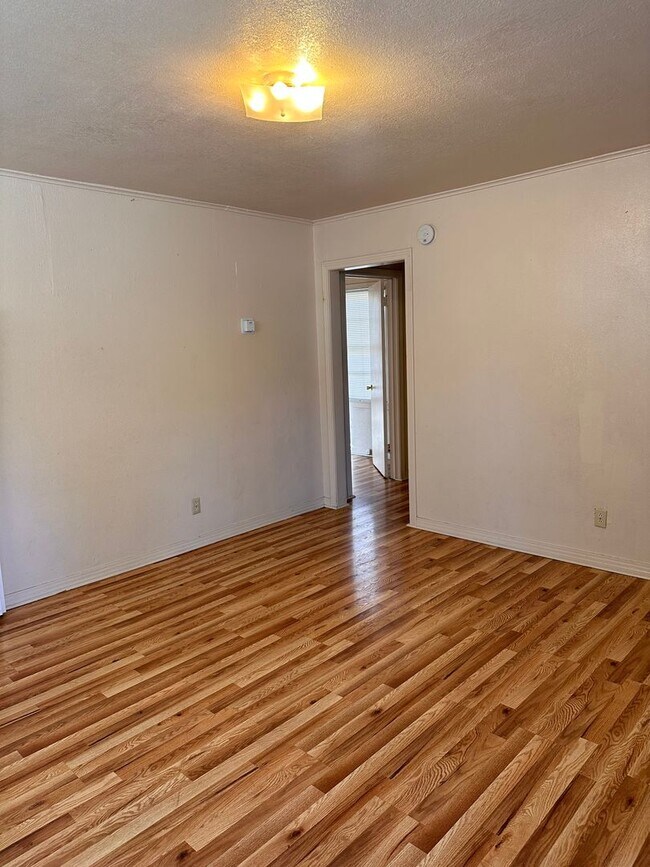 Foto del edificio - 1202 S Missouri Ave