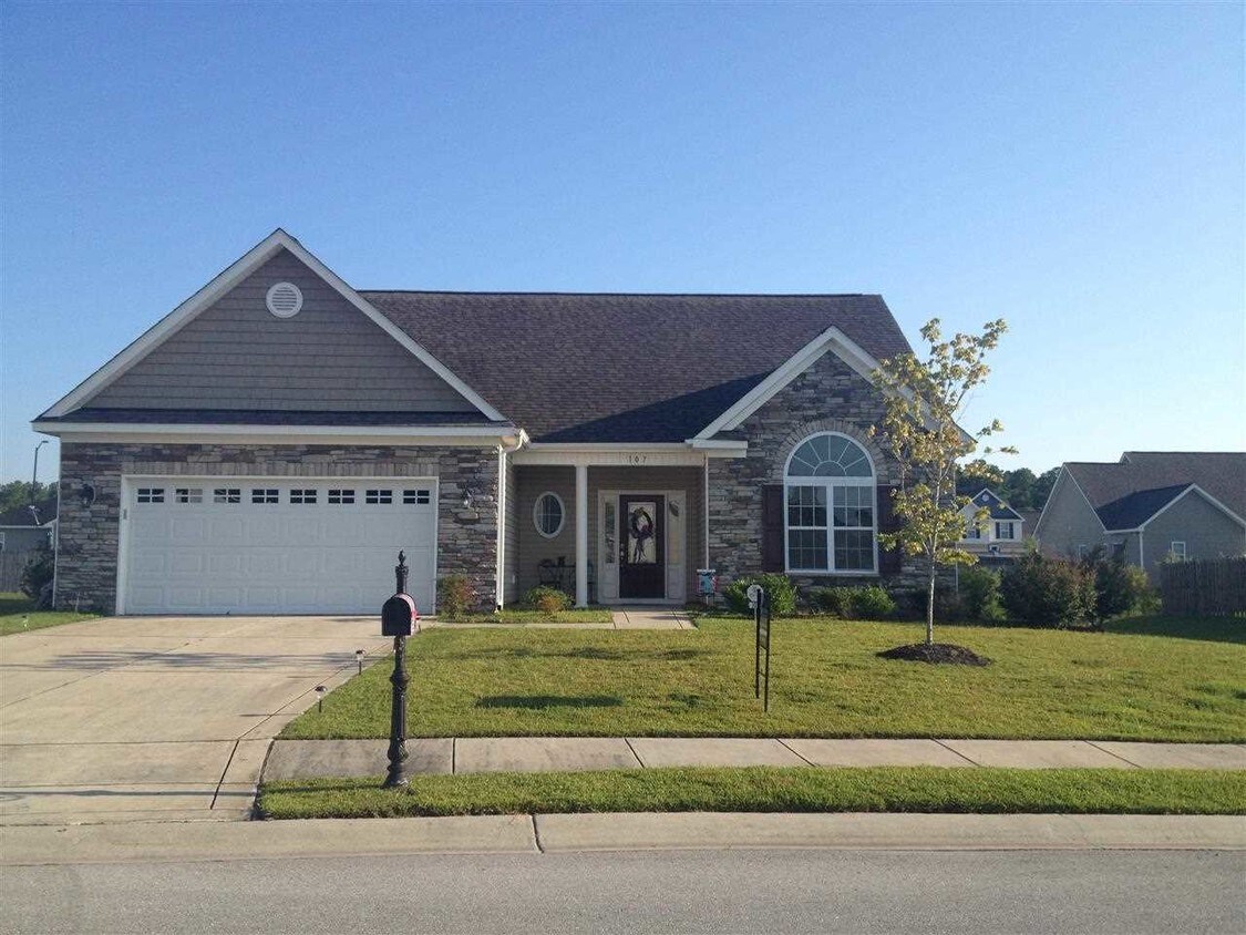 Foto principal - 107 Willoughby Ln