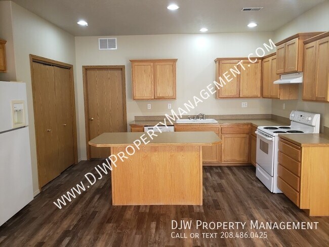 Foto del edificio - 8460 W Salt Creek Ct