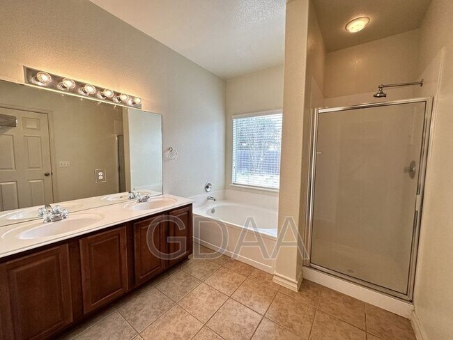 Foto del edificio - 20809 Penny Royal Dr