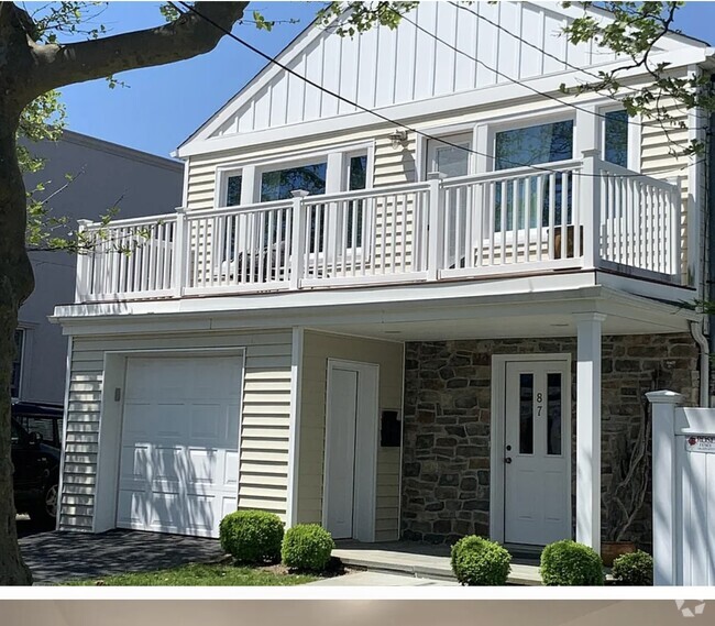Building Photo - 87 Cayuga Ave