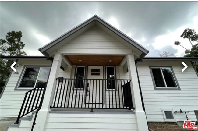Building Photo - 330 E Ellis Ave