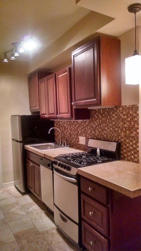 Primary Photo - 1141 N Washington St
