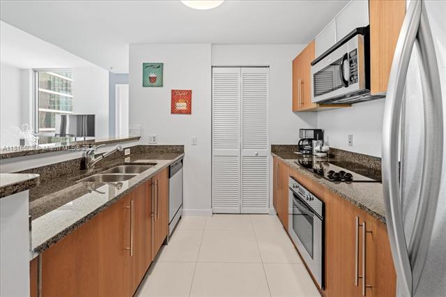Building Photo - 300 S Biscayne Blvd