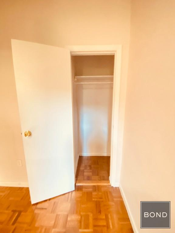 Building Photo - 405 W 44th St