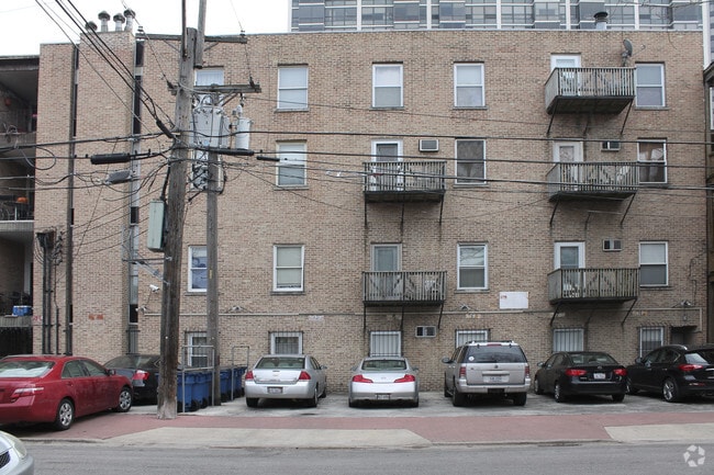 Building Photo - 1750 N Wells St
