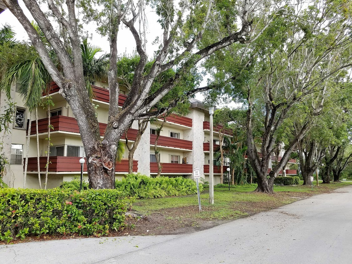 1205 Mariposa Ave, Coral Gables, FL 33146 Condo for Rent in Coral