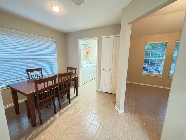 Building Photo - 18 Tallow Hill Pl