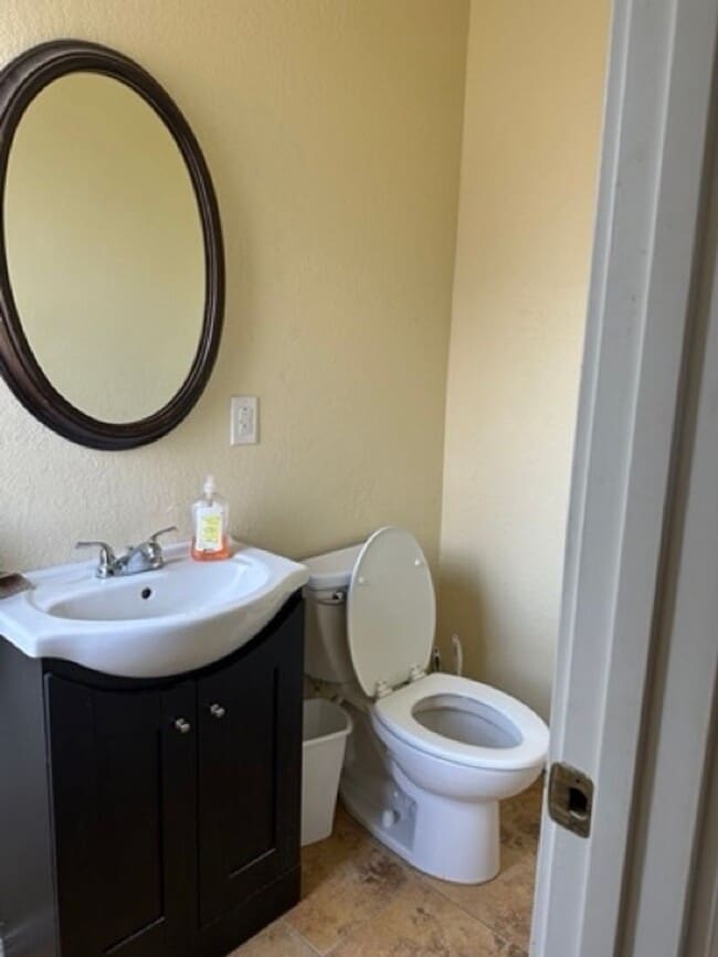 Building Photo - 5 Bed Home Close to EWU
