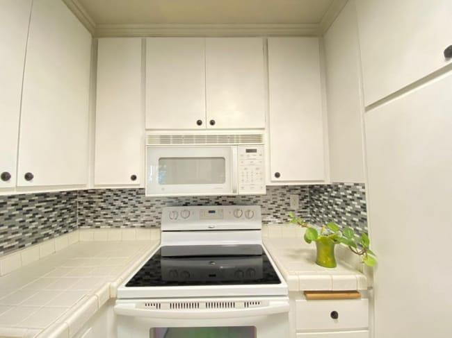 Building Photo - 355 S Los Robles Ave