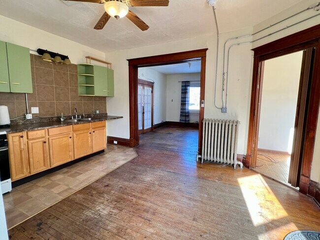 Foto del edificio - 216 E South St