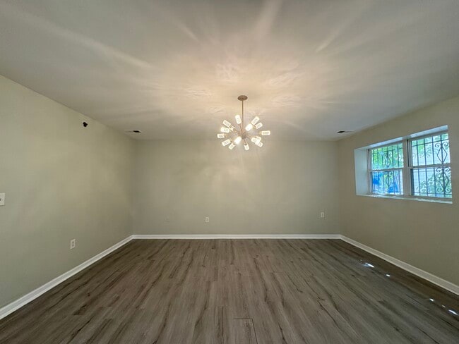 Building Photo - 961 Bergen St