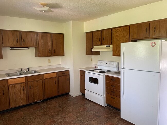 Building Photo - 3 bed 1 bath house